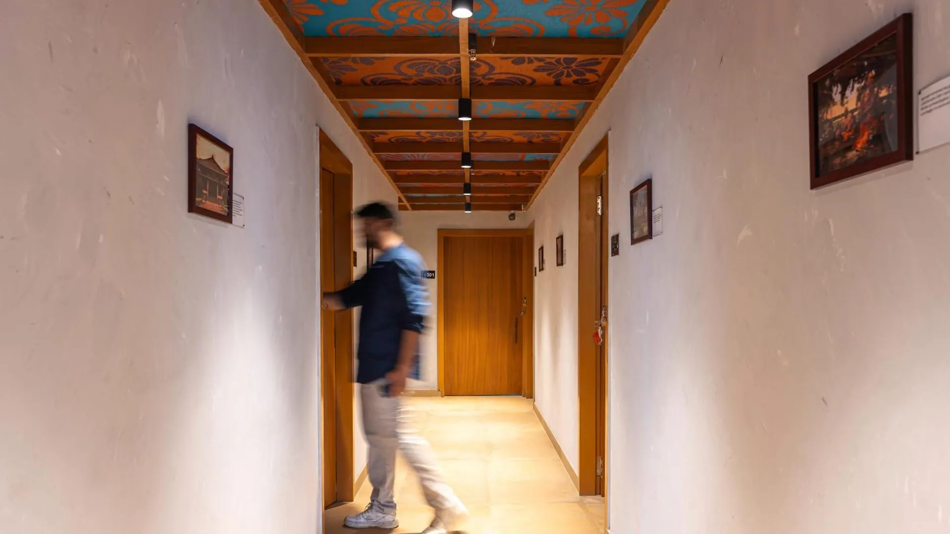 Local Lok Hostel Varanasi