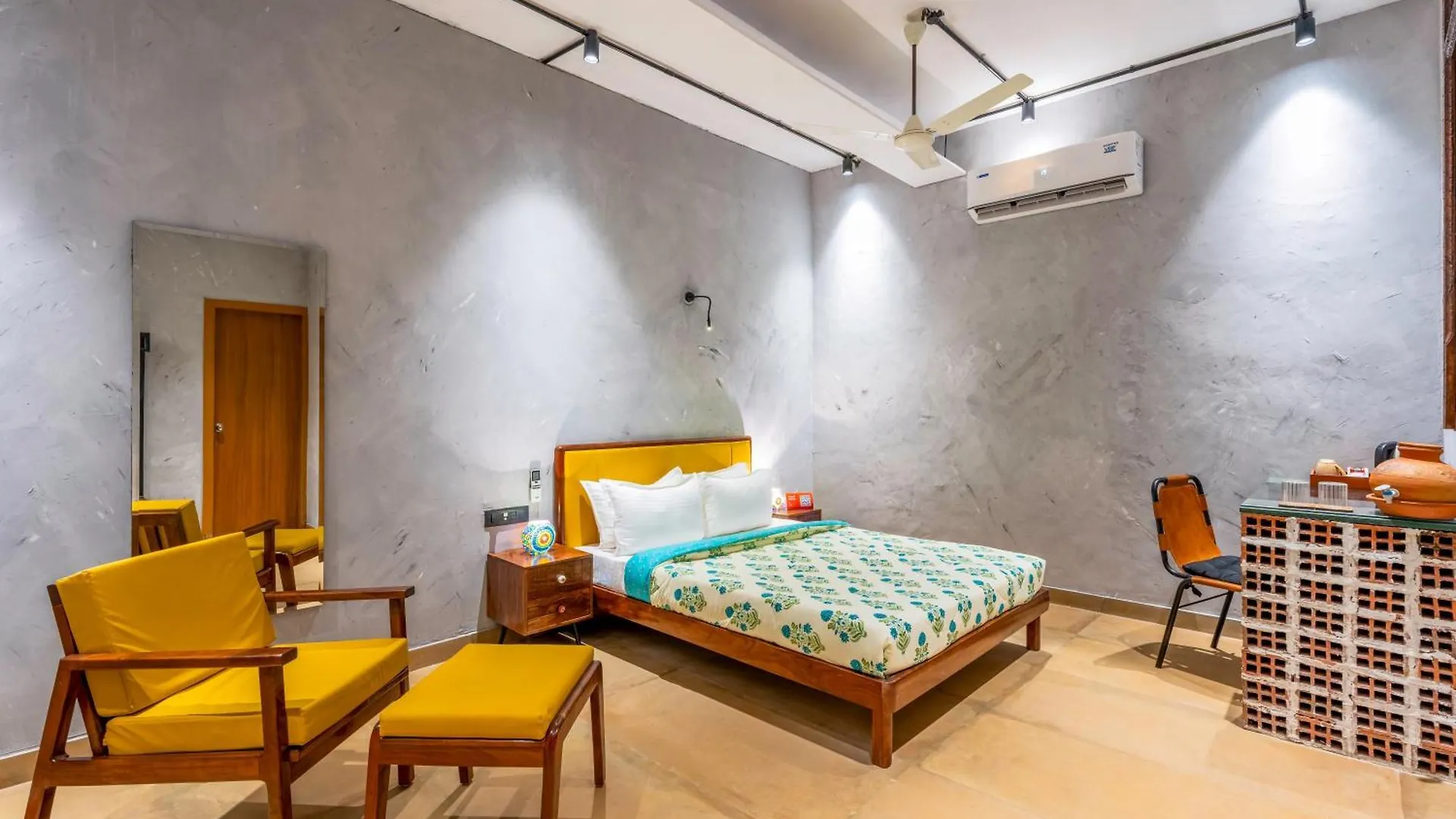 Local Lok Hostel Varanasi