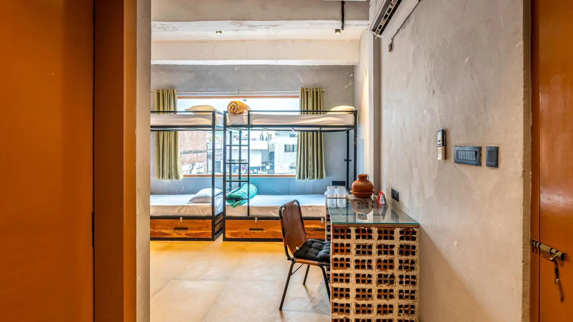 Local Lok Hostel Varanasi