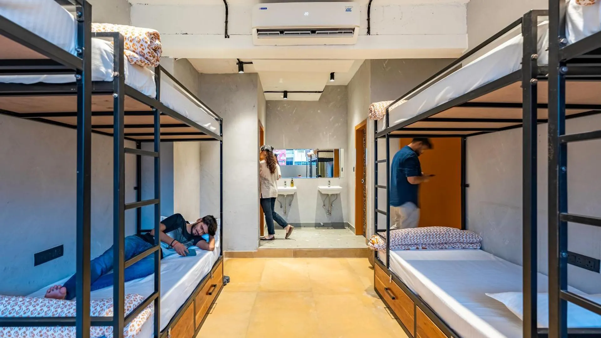 Local Lok Hostel Varanasi
