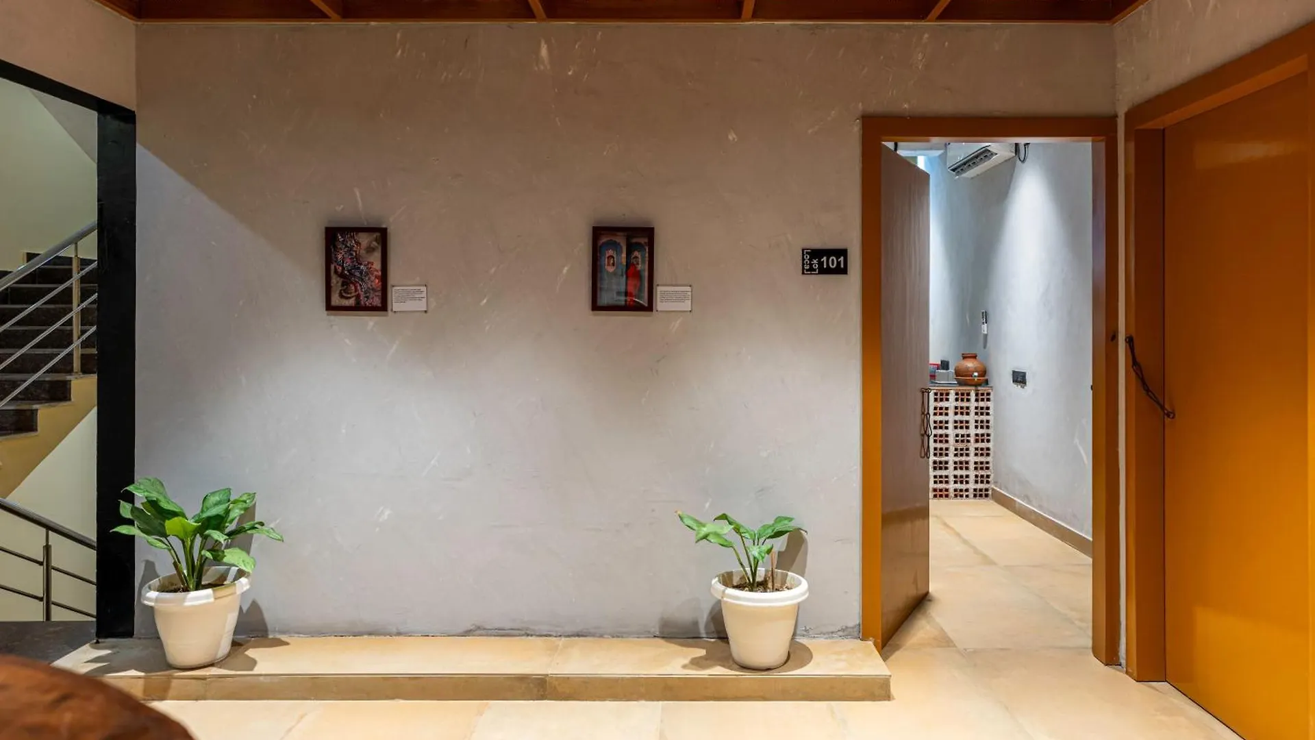 Local Lok Hostel Varanasi